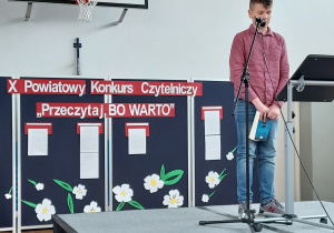 Jakub Sadowski podczas wygłaszania przemówienia
